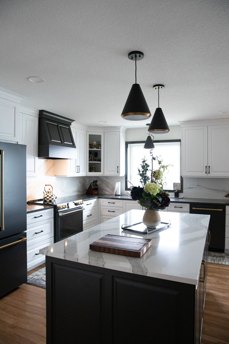 Read more about the article Rea Kitchen and Main Floor Remodel