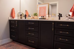 Read more about the article The Bold Modern Bathroom